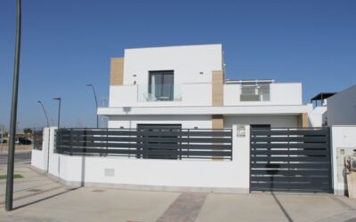 VILLAS A ESTRENAR EN ROLDAN DESDE 261.000€